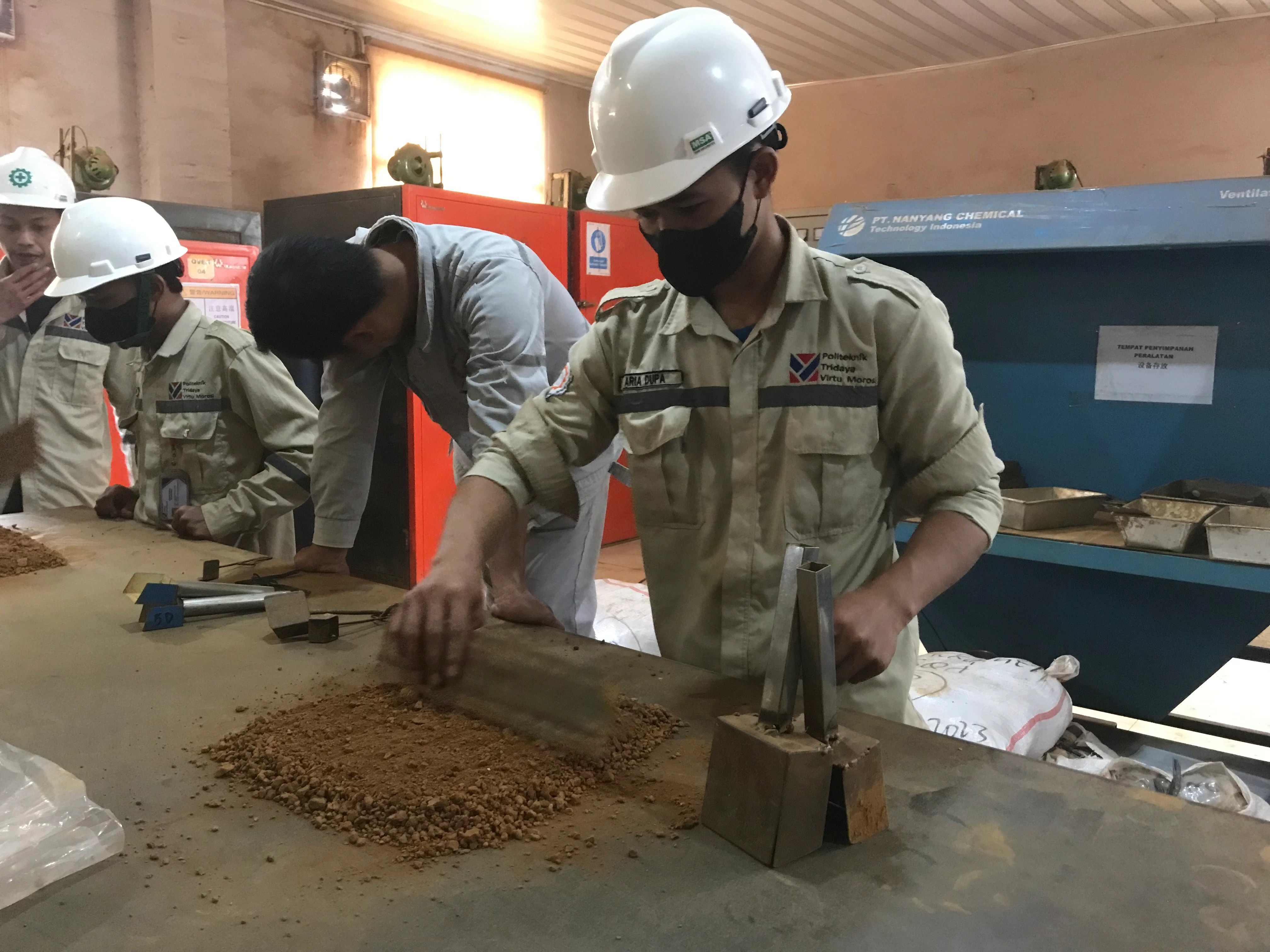 Karakterisasi mineral sesudah aktivasi XRF