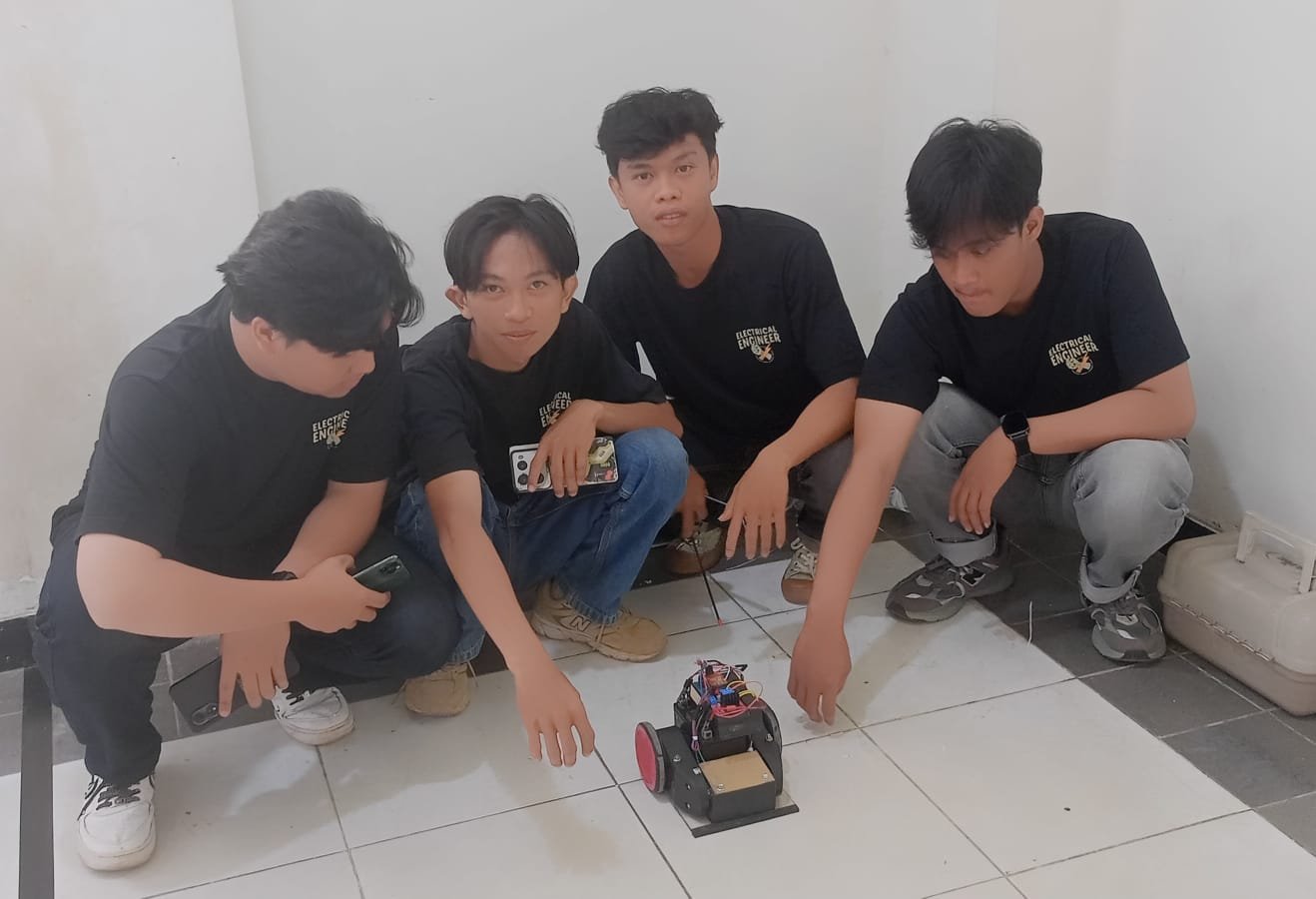Lomba Robot Sumo di Fakultas Teknik UHO